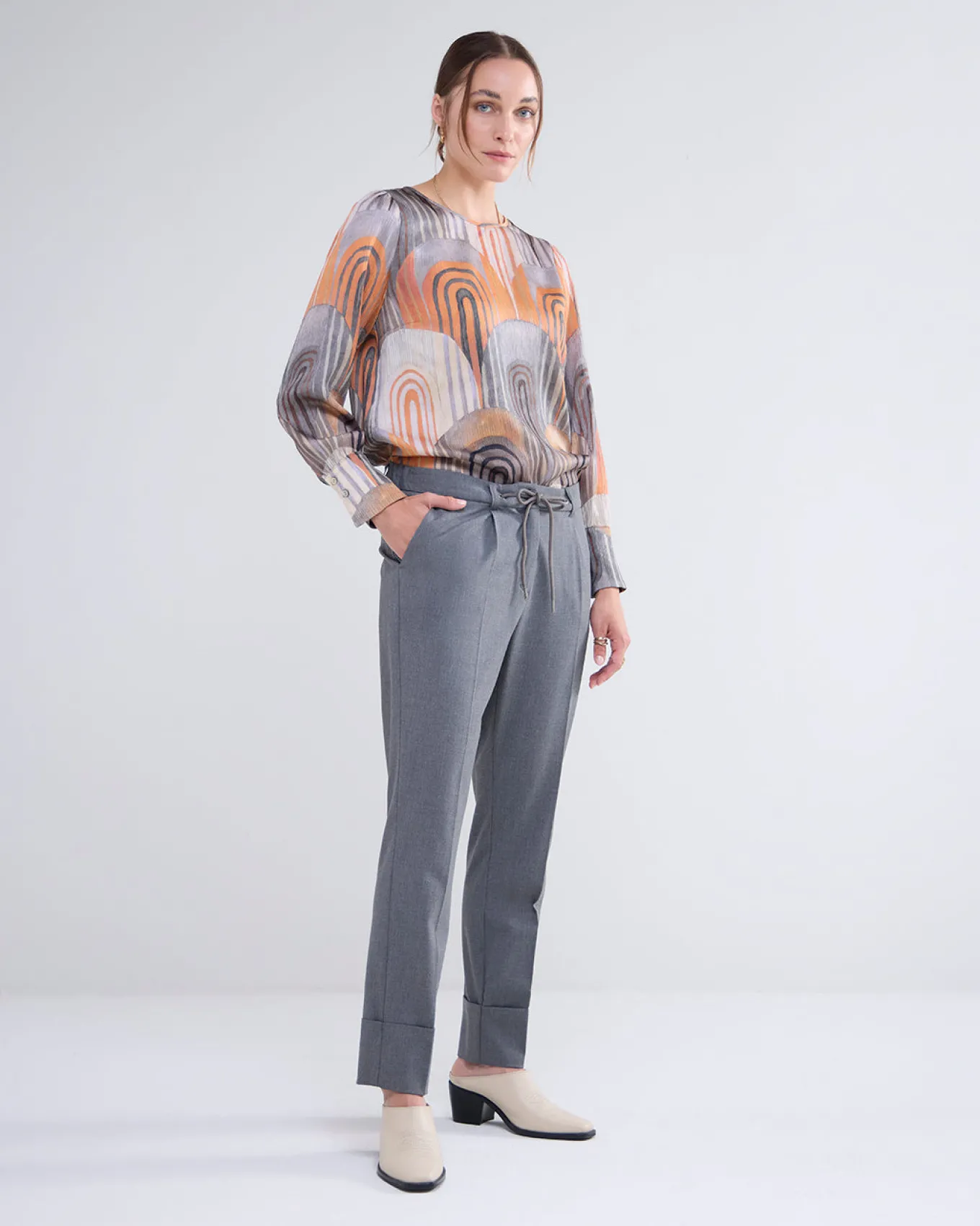 broek_met_smalle_pijpen_0-2.webp Broek Met Smalle Pijpen>Summum Sale