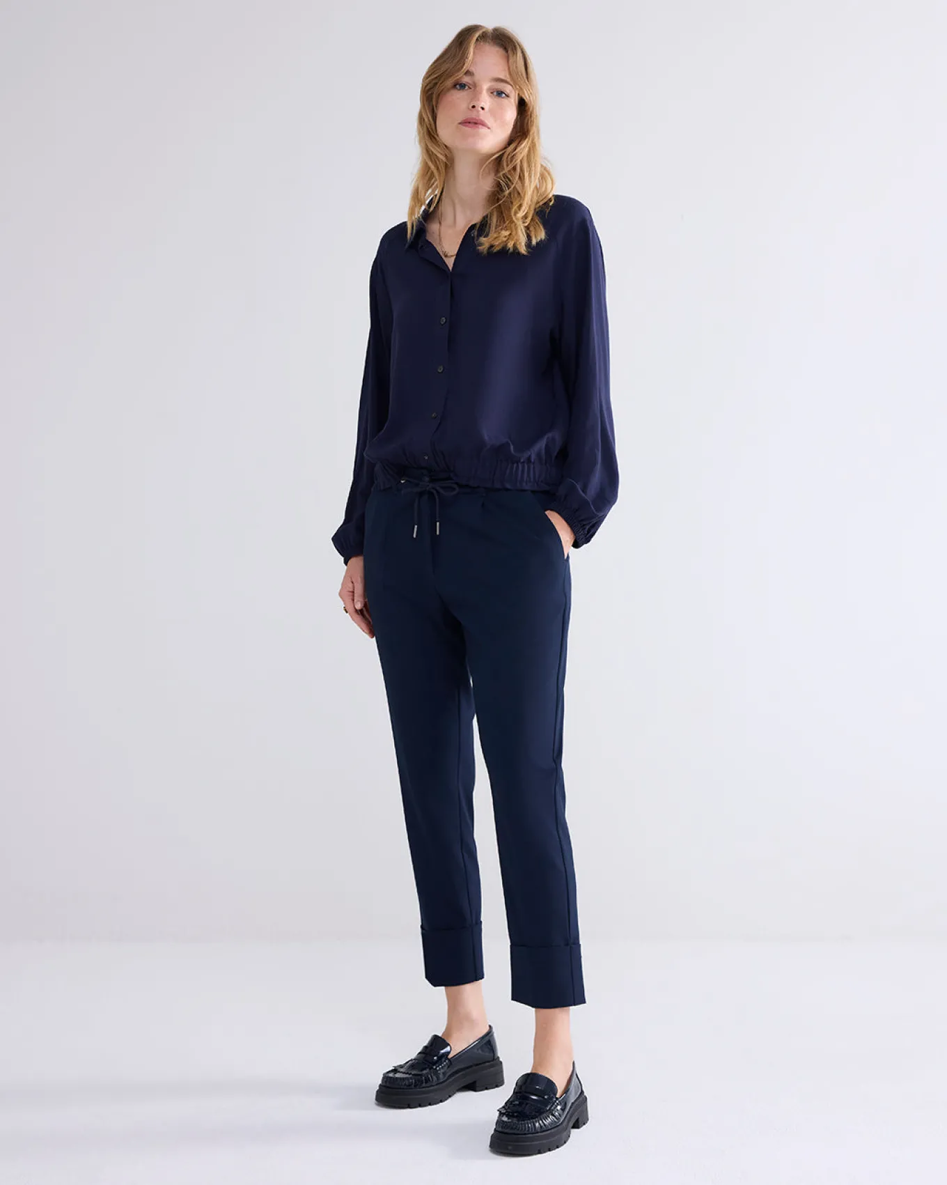 broek_met_smalle_pijpen_0.webp Broek Met Smalle Pijpen>Summum Online