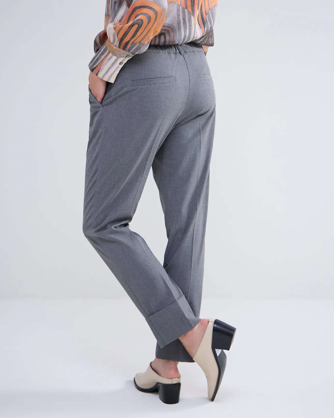 broek_met_smalle_pijpen_2-2.webp Broek Met Smalle Pijpen>Summum Sale