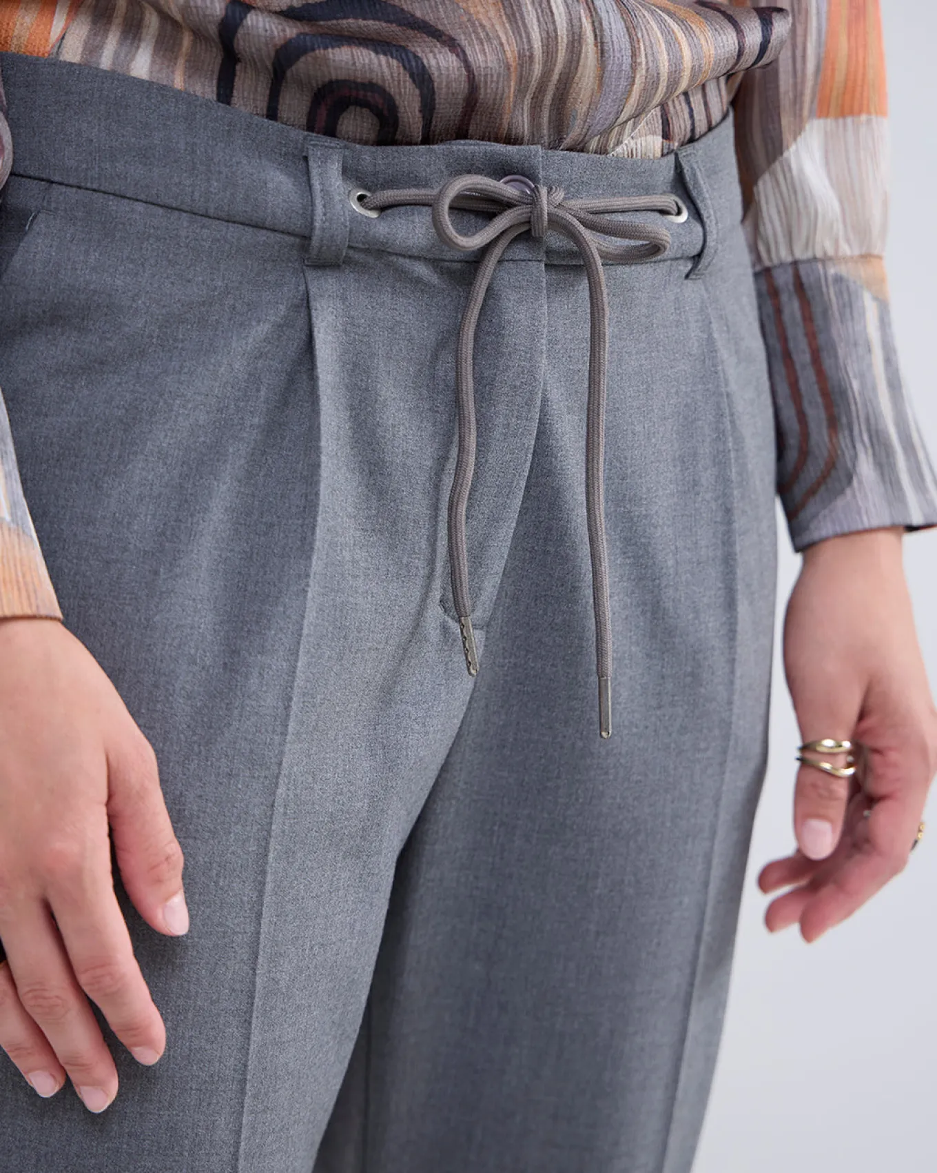 broek_met_smalle_pijpen_3-2.webp Broek Met Smalle Pijpen>Summum Sale