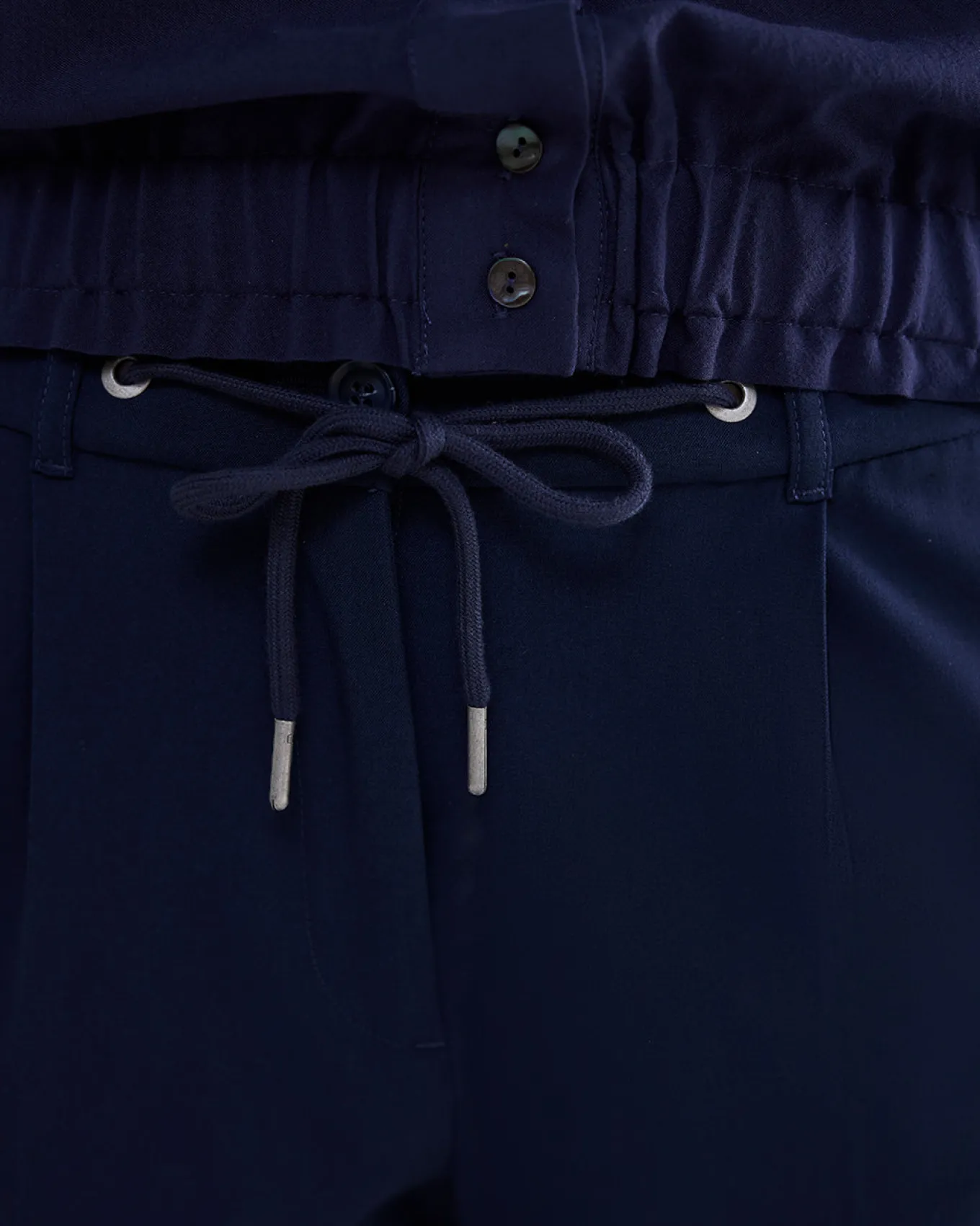 broek_met_smalle_pijpen_3.webp Broek Met Smalle Pijpen>Summum Online