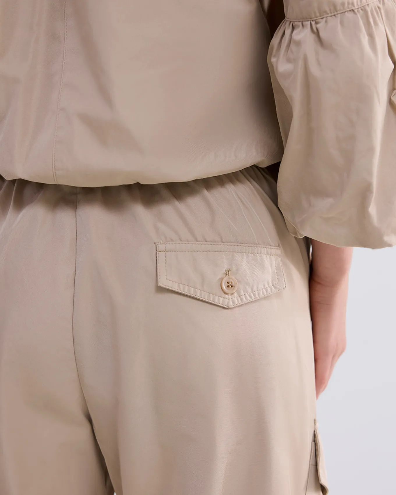 cargo_broek_met_elastiek_2-3.webp Cargo Broek Met Elastiek>Summum Online