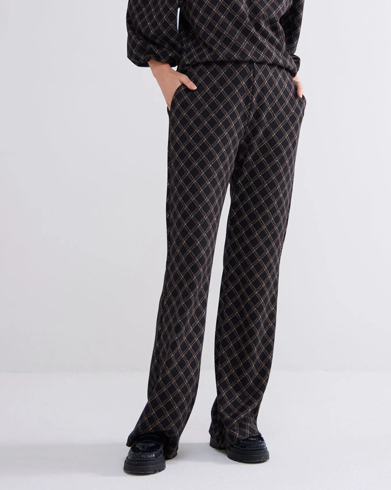 flared_broek_ruitdessin_1.webp Flared Broek Ruitdessin>Summum Cheap