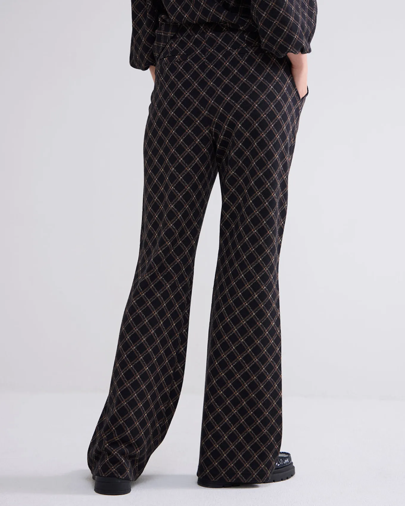 flared_broek_ruitdessin_2.webp Flared Broek Ruitdessin>Summum Cheap