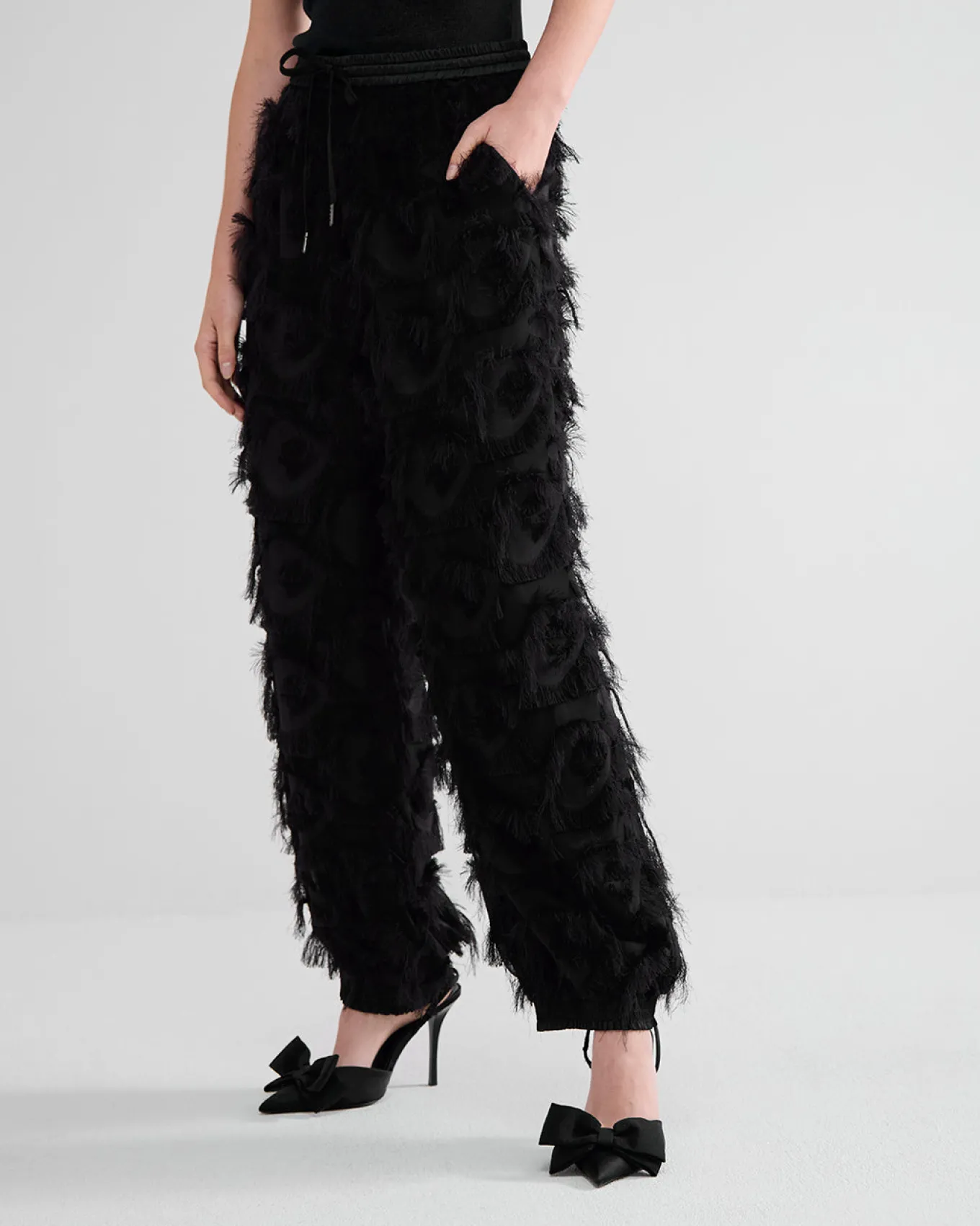 fluffy_broek_met_franjes_1.webp Fluffy Broek Met Franjes>Summum Clearance