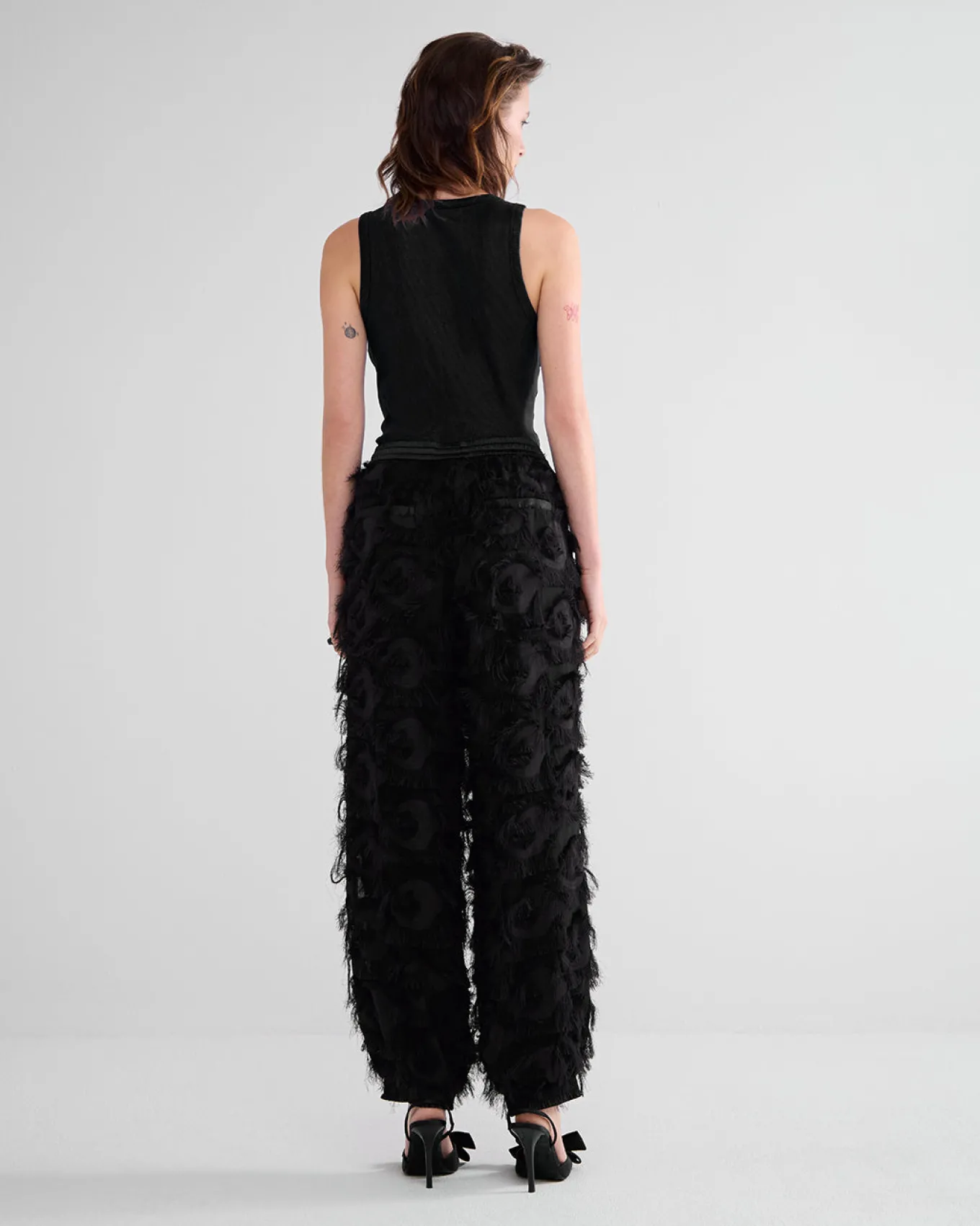 fluffy_broek_met_franjes_2.webp Fluffy Broek Met Franjes>Summum Clearance