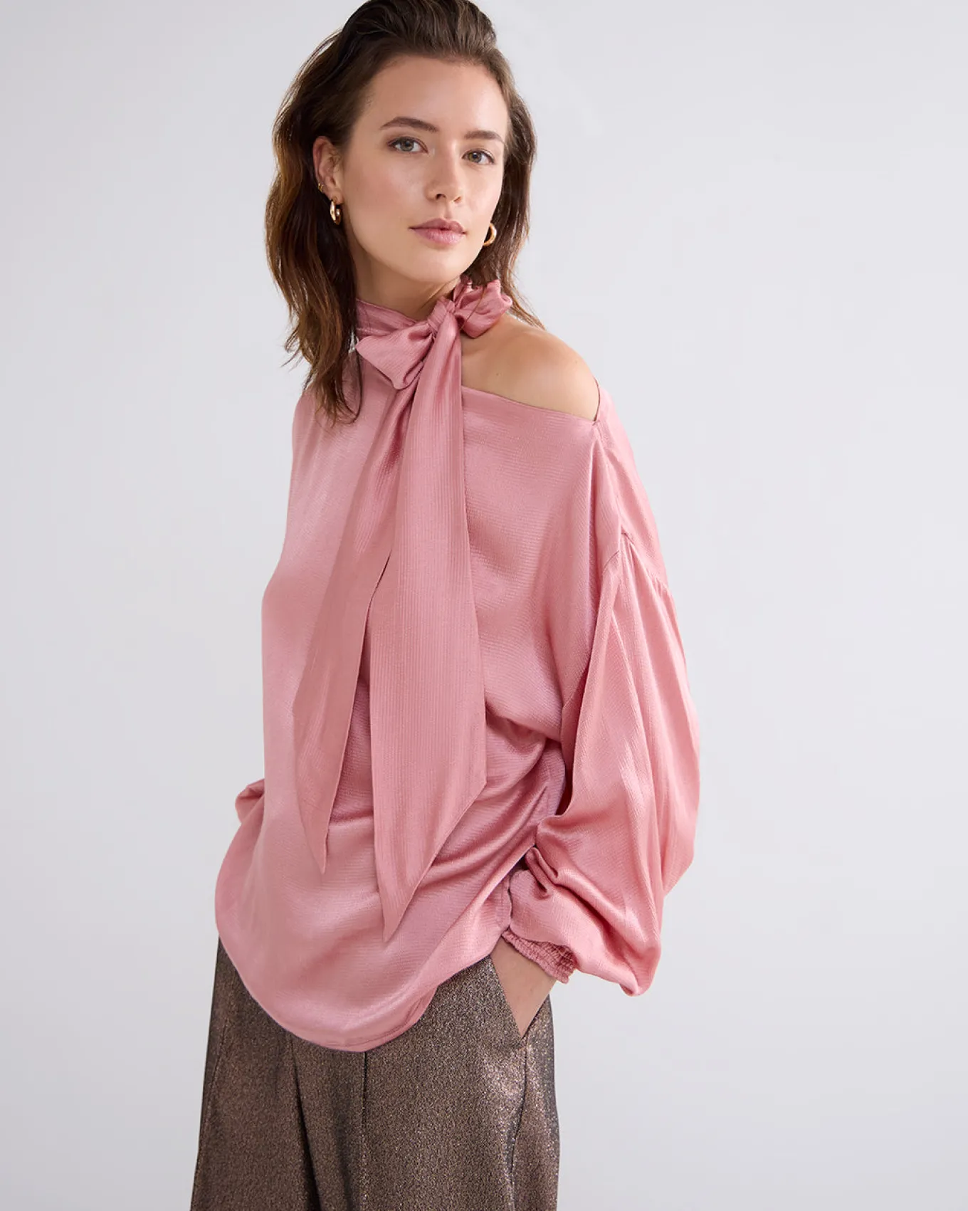 glanzende_top_met_strik_0-2.webp Glanzende Top Met Strik>Summum Cheap