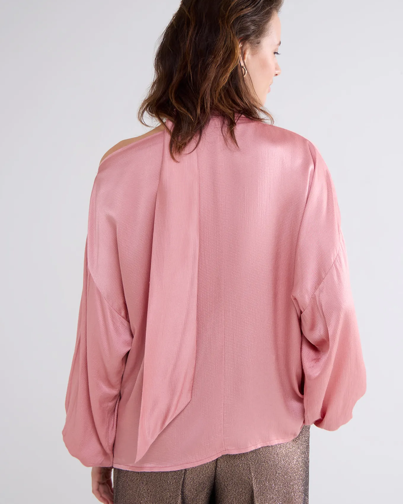 glanzende_top_met_strik_2-2.webp Glanzende Top Met Strik>Summum Cheap