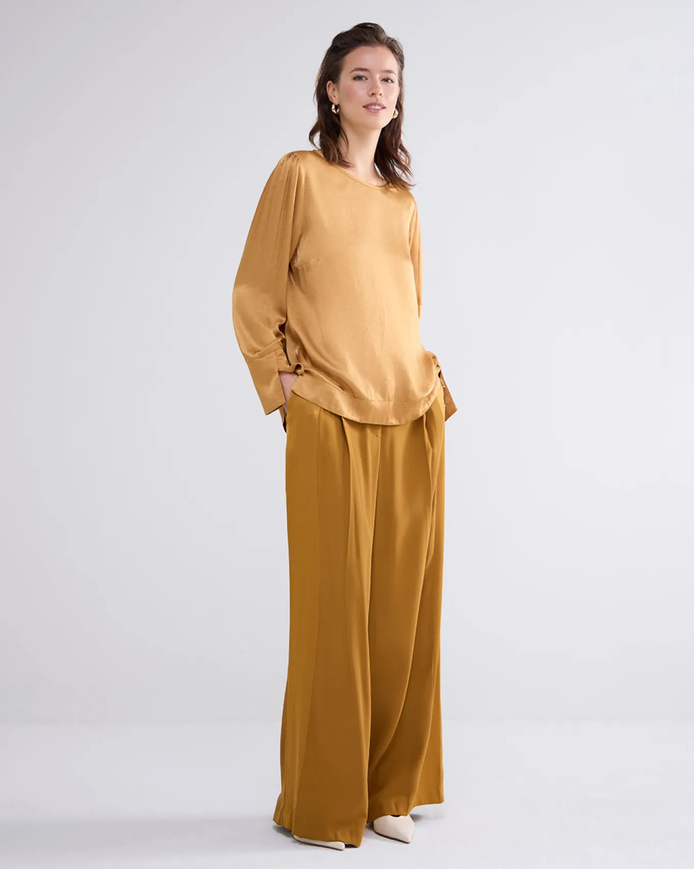 slanke_top_met_glans_0.webp Slanke Top Met Glans>Summum Fashion