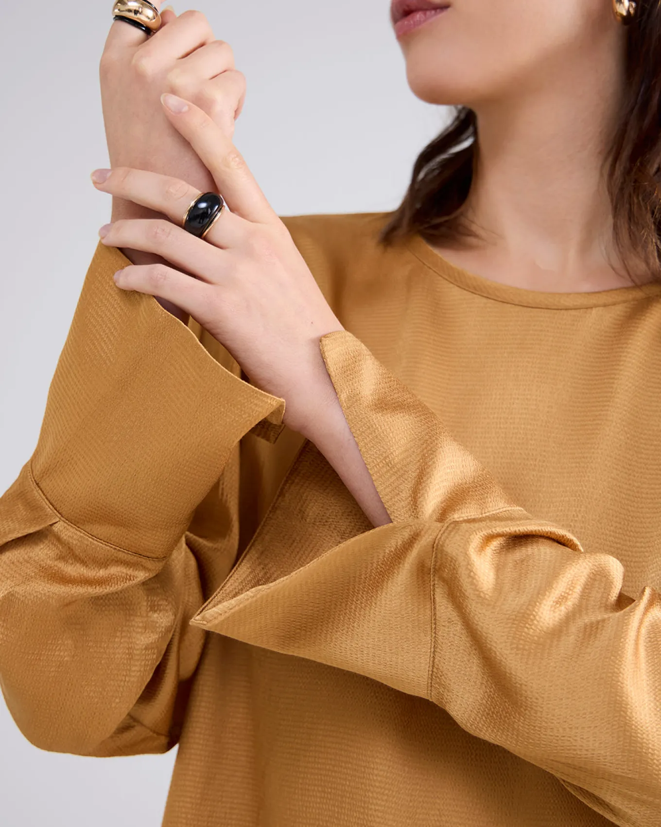 slanke_top_met_glans_3.webp Slanke Top Met Glans>Summum Fashion